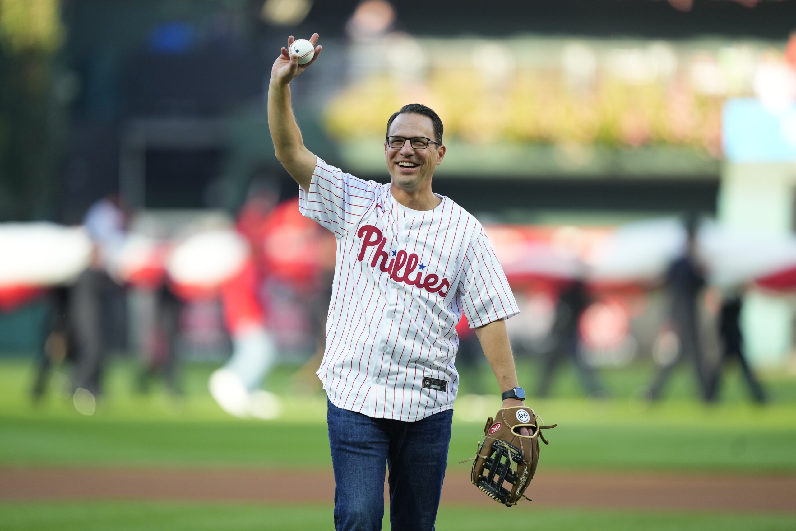 Governor Shapiro throws first pitch of Phillies NLDS home opener | ABC27